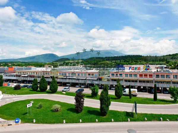 negozio in vendita ad Affi