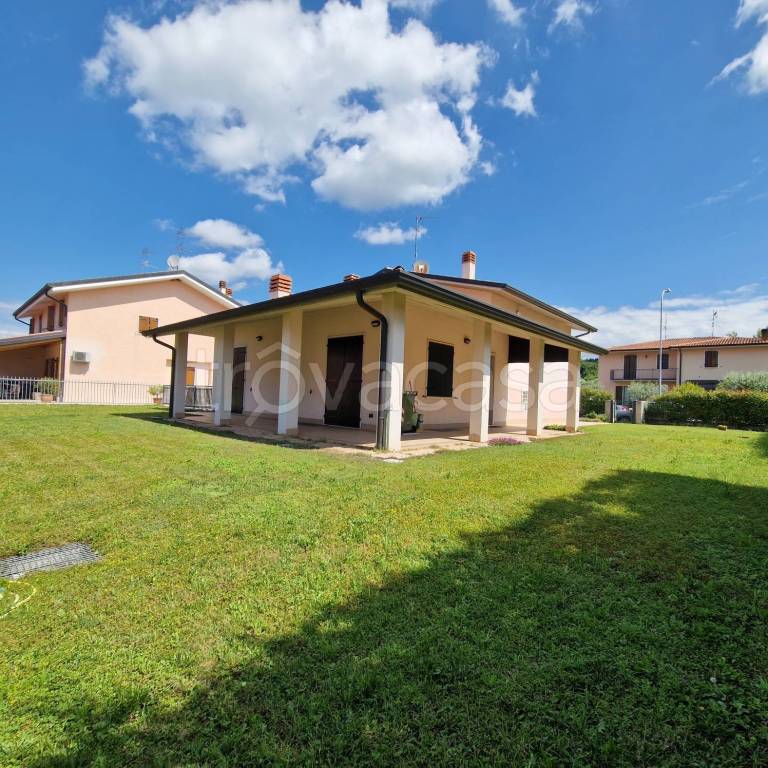 casa indipendente in vendita ad Affi in zona Caorsa