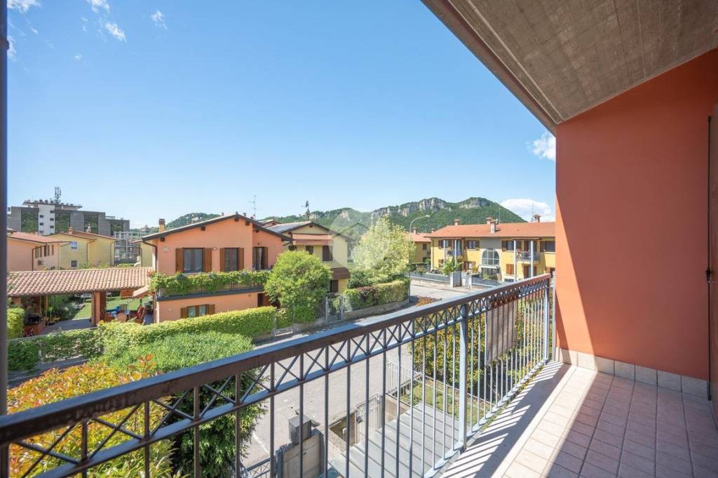 casa indipendente in vendita ad Affi in zona Caorsa
