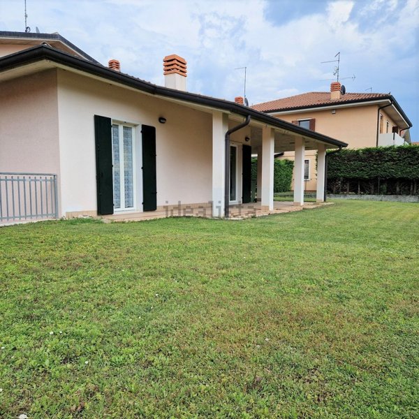 casa indipendente in vendita ad Affi in zona Caorsa