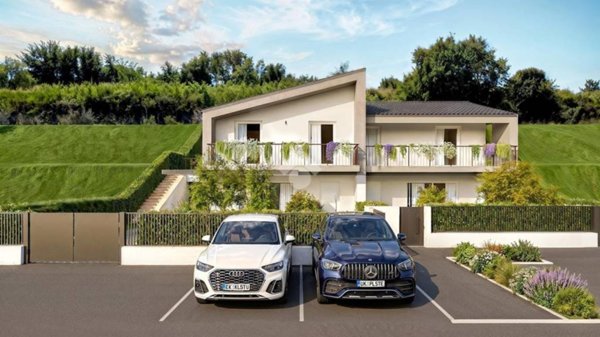 casa indipendente in vendita ad Affi in zona Caorsa