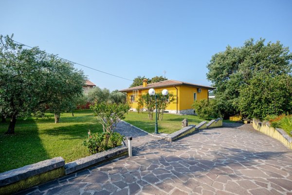 casa indipendente in vendita ad Affi in zona Caorsa