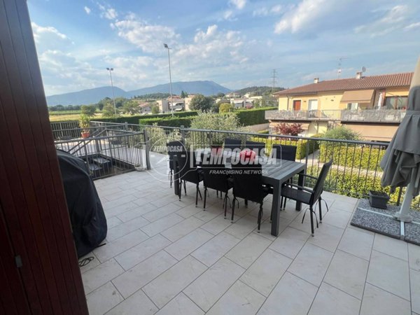 appartamento in vendita ad Affi in zona Caorsa