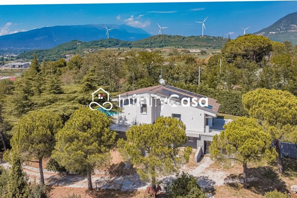 casa indipendente in vendita ad Affi in zona Caorsa