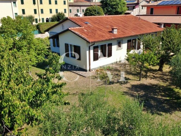 casa indipendente in vendita ad Affi in zona Caorsa