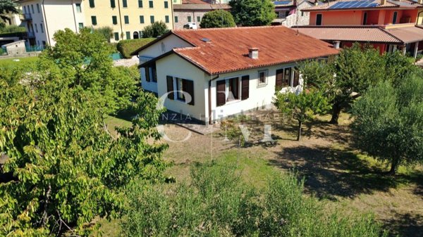casa indipendente in vendita ad Affi in zona Caorsa