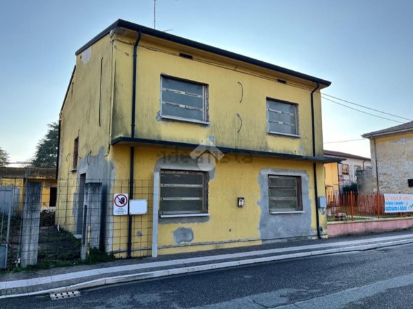 casa indipendente in vendita ad Albaredo d'Adige