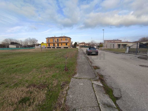terreno edificabile in vendita ad Albaredo d'Adige