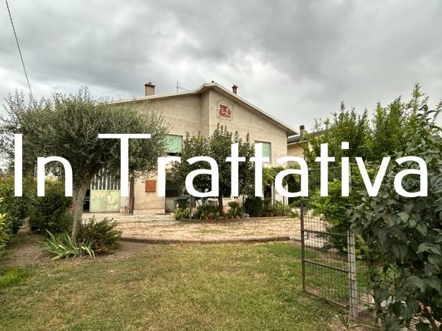 casa indipendente in vendita ad Albaredo d'Adige in zona Michellorie