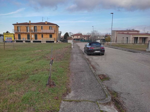 terreno edificabile in vendita ad Albaredo d'Adige