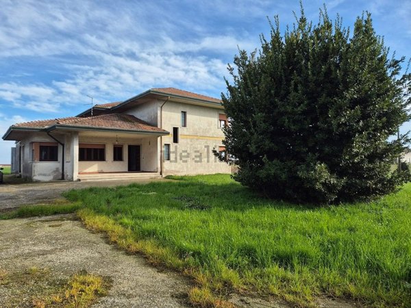casa indipendente in vendita ad Albaredo d'Adige in zona Presina