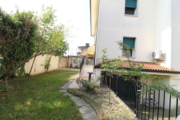 casa indipendente in vendita ad Albaredo d'Adige in zona Coriano