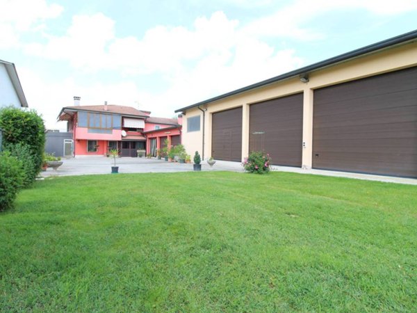 casa indipendente in vendita ad Albaredo d'Adige