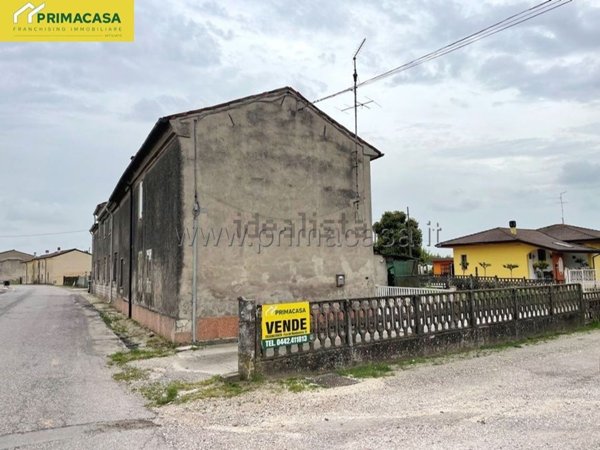 casa indipendente in vendita ad Albaredo d'Adige in zona Presina