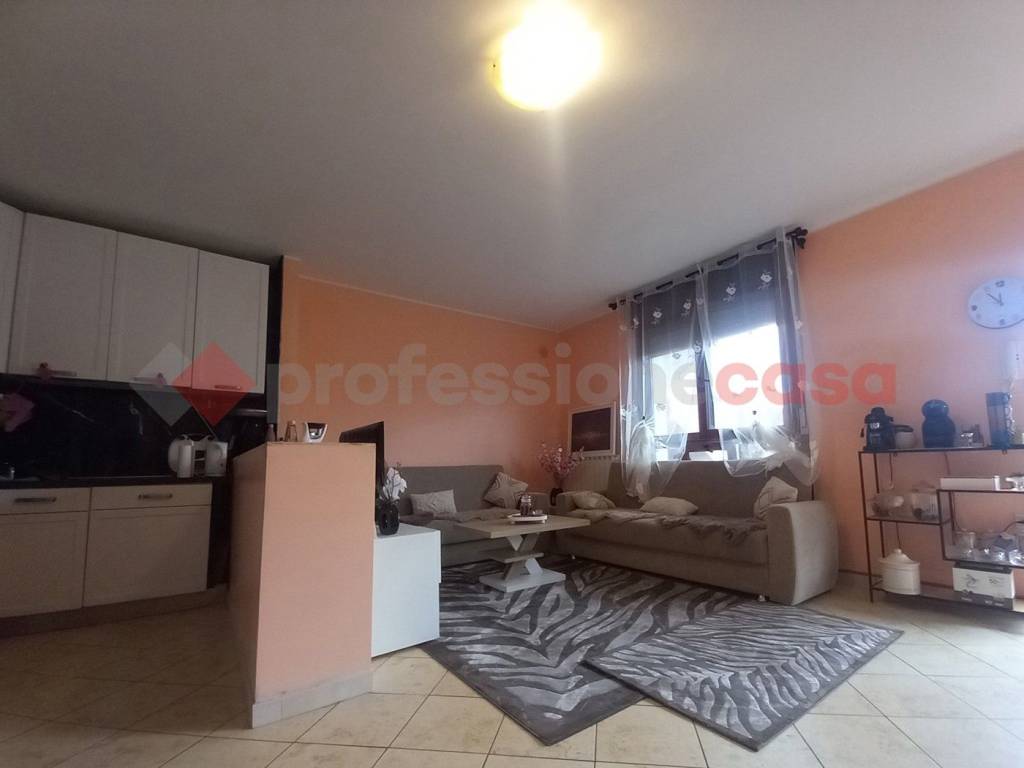 appartamento in vendita ad Albaredo d'Adige in zona Presina