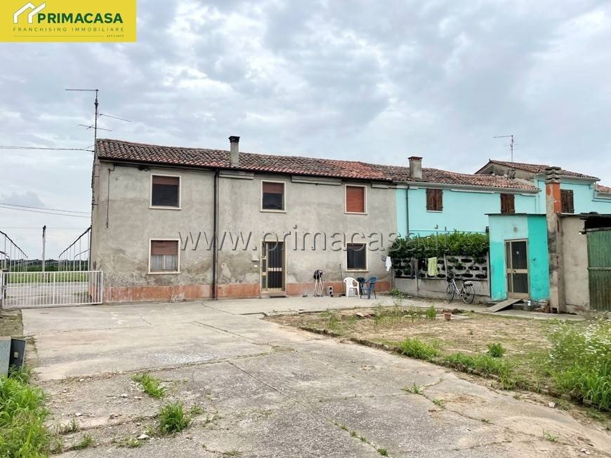 casa indipendente in vendita ad Albaredo d'Adige in zona Presina