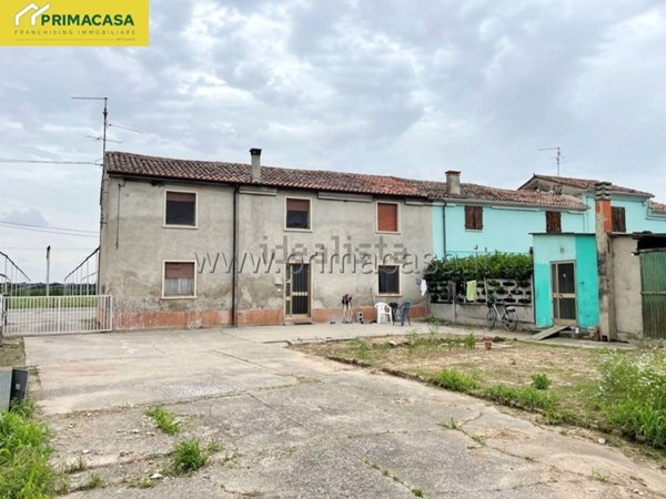 casa indipendente in vendita ad Albaredo d'Adige in zona Presina