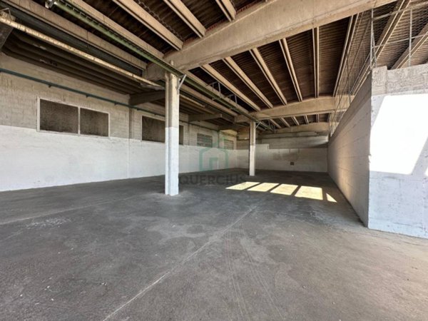 locale commerciale in vendita ad Albaredo d'Adige