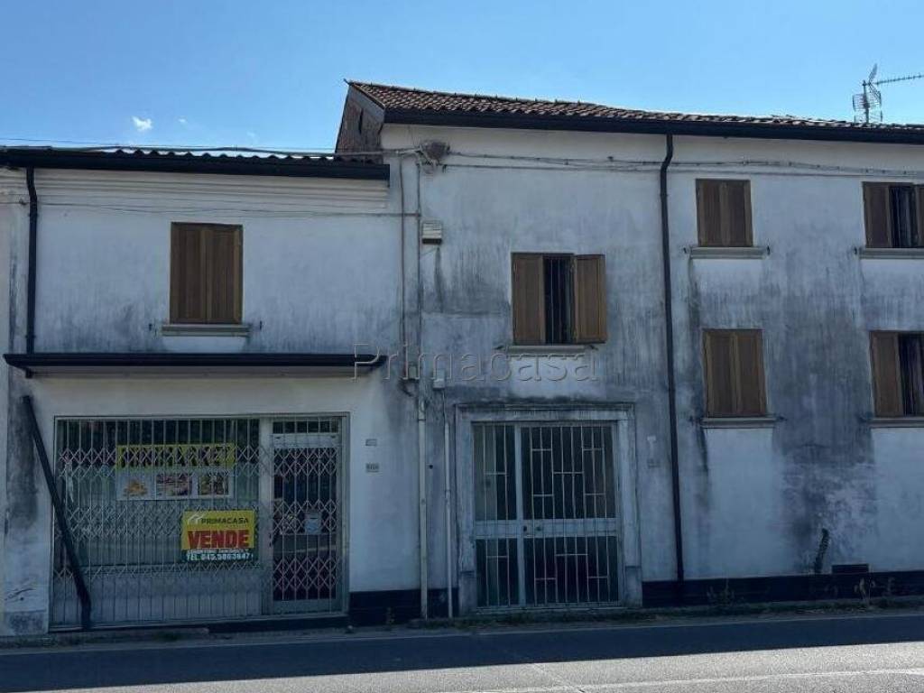 casa indipendente in vendita ad Albaredo d'Adige in zona Coriano