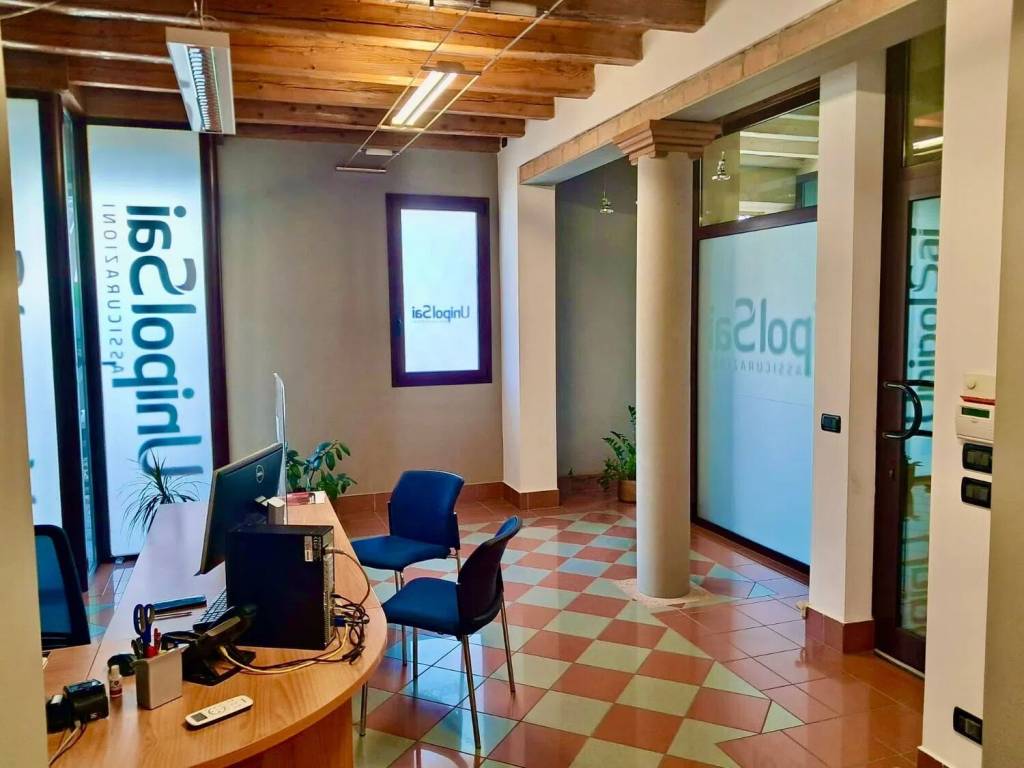 negozio in vendita ad Albaredo d'Adige