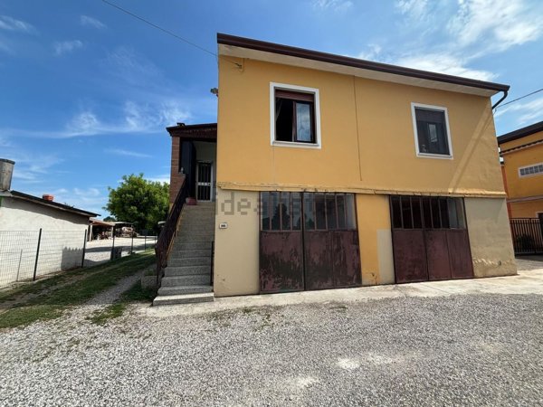 casa indipendente in vendita ad Albaredo d'Adige
