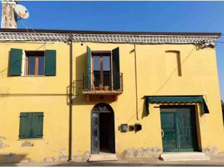 appartamento in vendita ad Albaredo d'Adige in zona Presina