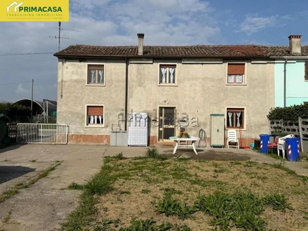 casa indipendente in vendita ad Albaredo d'Adige in zona Presina