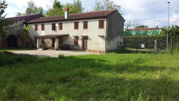 casa indipendente in vendita ad Albaredo d'Adige