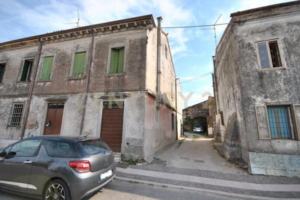 casa indipendente in vendita ad Albaredo d'Adige