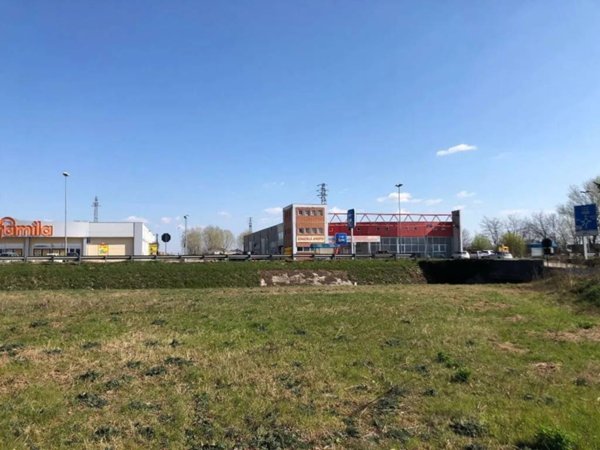 terreno edificabile in vendita ad Albaredo d'Adige