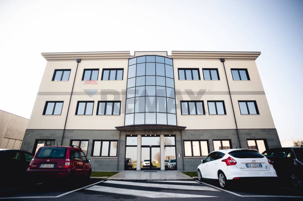 locale commerciale in vendita ad Albaredo d'Adige