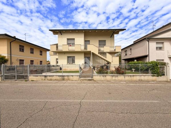 casa indipendente in vendita ad Albaredo d'Adige