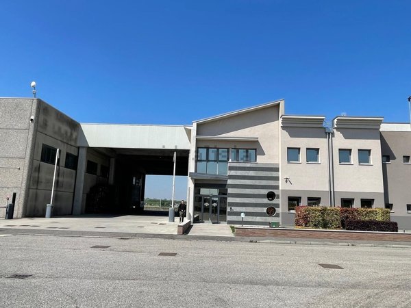 capannone in vendita ad Albaredo d'Adige