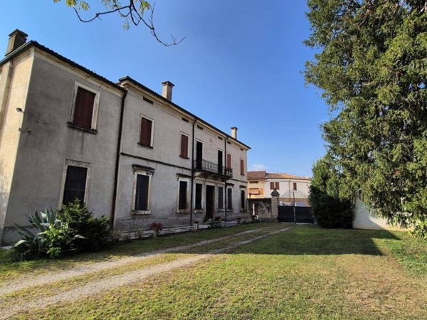 villa in vendita ad Albaredo d'Adige