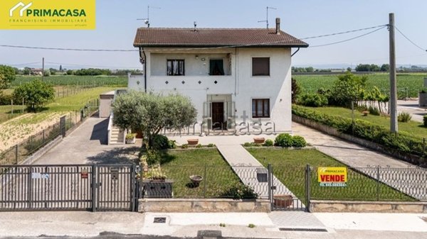 casa indipendente in vendita ad Albaredo d'Adige in zona Coriano