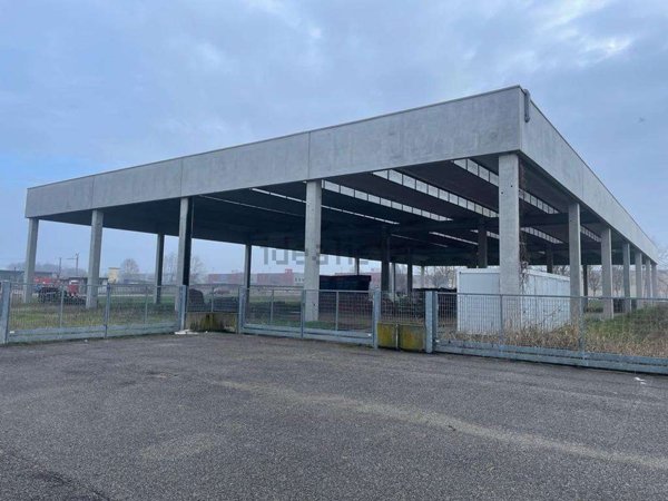 capannone in vendita ad Albaredo d'Adige