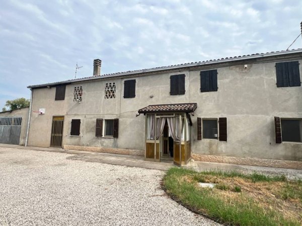 casa indipendente in vendita ad Albaredo d'Adige