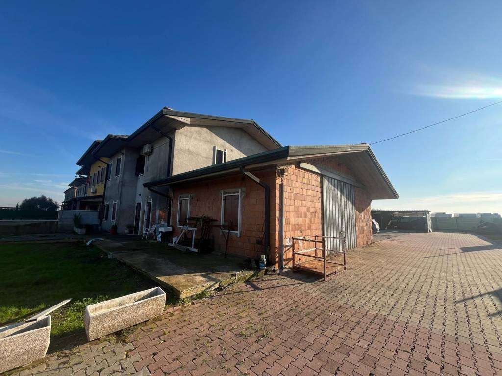 casa indipendente in vendita ad Albaredo d'Adige