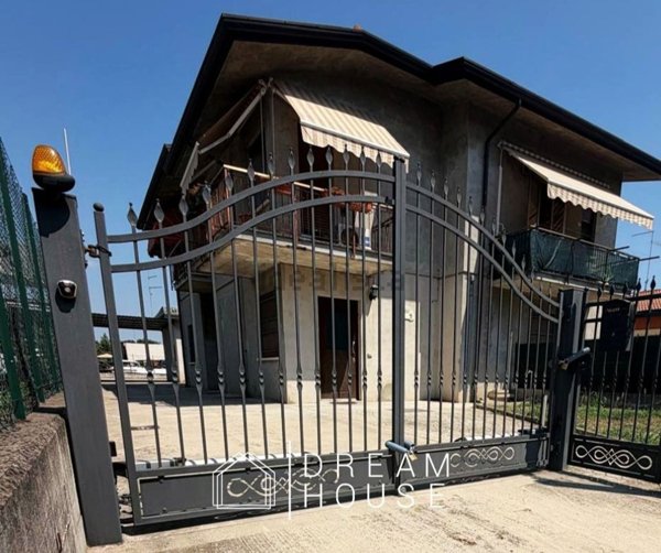 appartamento in vendita ad Albaredo d'Adige in zona Coriano
