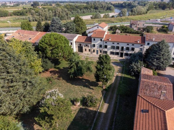 intera palazzina in vendita ad Albaredo d'Adige