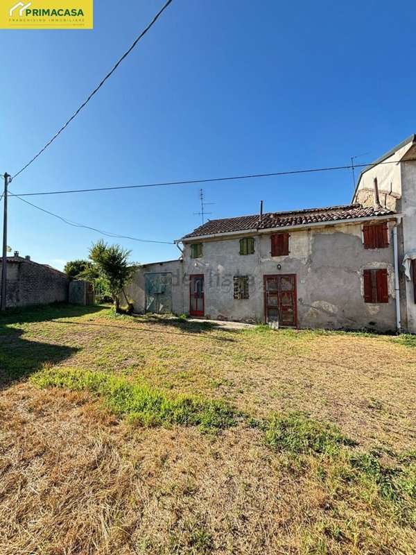 casale in vendita ad Albaredo d'Adige in zona Coriano