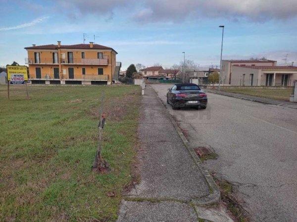 terreno in vendita ad Albaredo d'Adige in zona Coriano