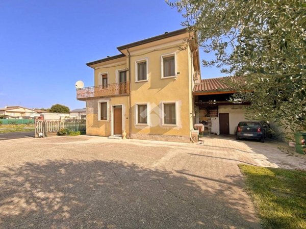 casa indipendente in vendita ad Albaredo d'Adige