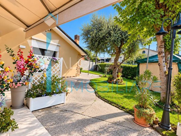 casa indipendente in vendita ad Albaredo d'Adige