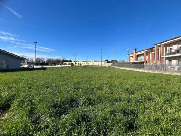 terreno edificabile in vendita ad Angiari