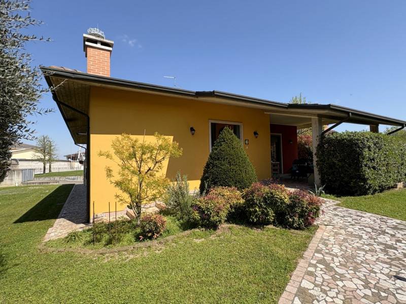casa indipendente in vendita ad Arcole in zona Gazzolo