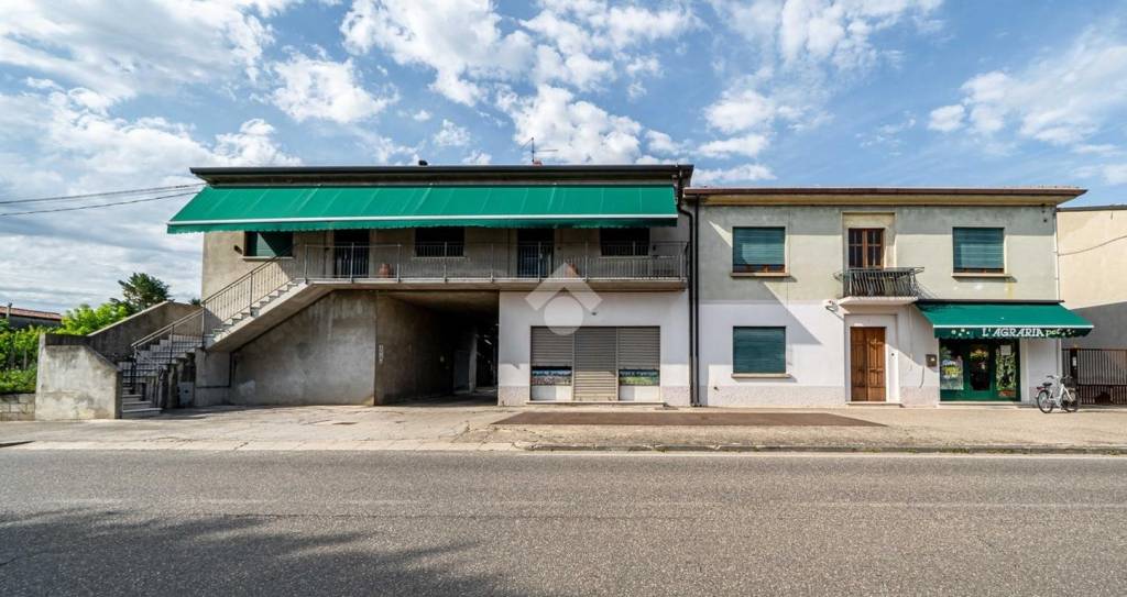 negozio in vendita ad Arcole in zona Gazzolo
