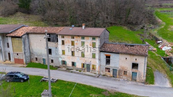 casa indipendente in vendita a Badia Calavena