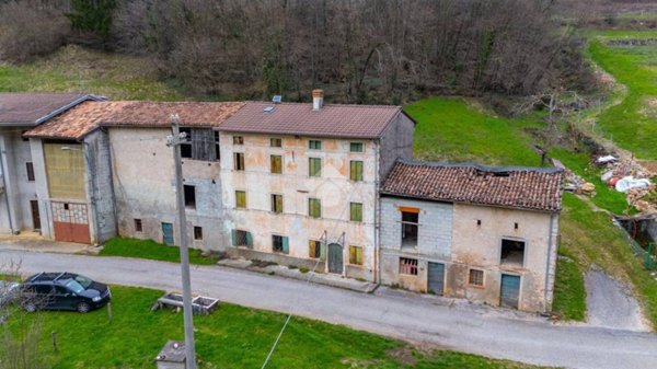 casa indipendente in vendita a Badia Calavena