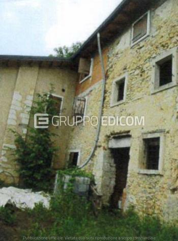 locale commerciale in vendita a Badia Calavena